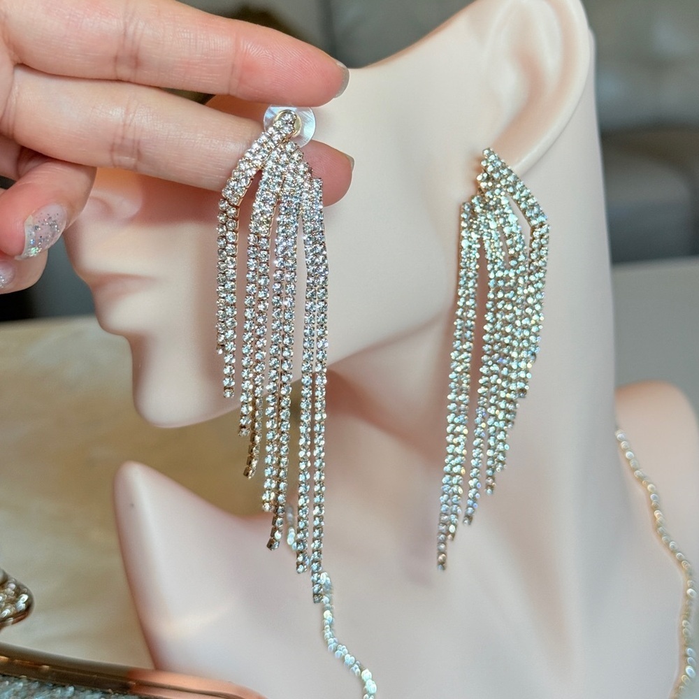 ⚜️ Classic Dangle Earrings With Crystals - Picture 7 of 8